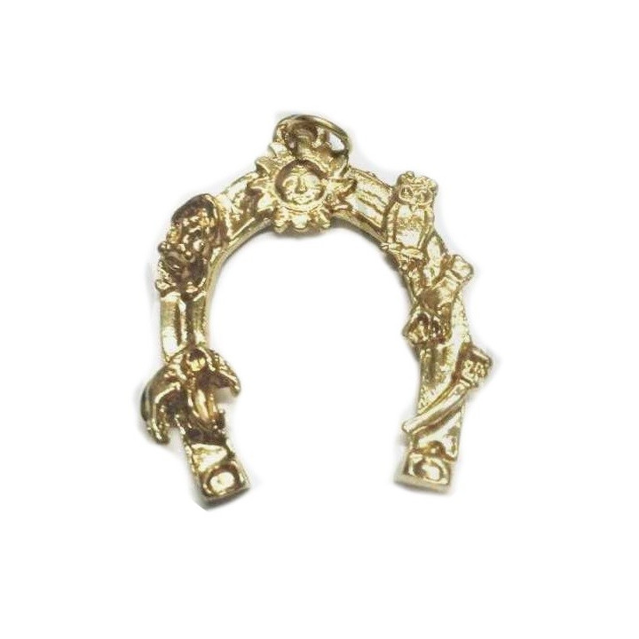 {
  "text": "horseshoe of the 6 powers"
}